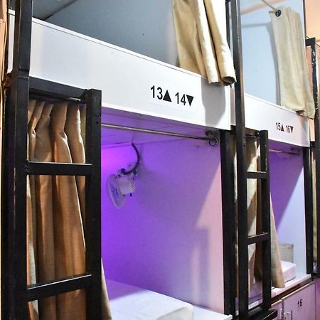 Bunk Planet Hotel แคนดี้ ภายนอก รูปภาพ