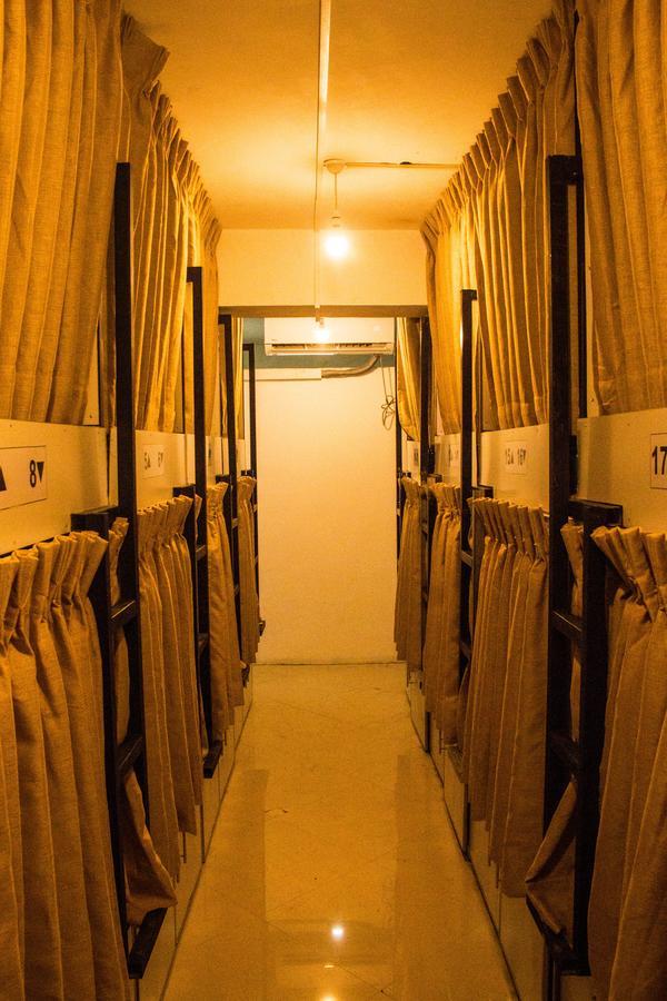 Bunk Planet Hotel แคนดี้ ภายนอก รูปภาพ