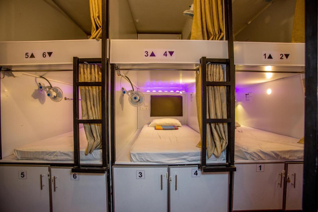 Bunk Planet Hotel แคนดี้ ภายนอก รูปภาพ