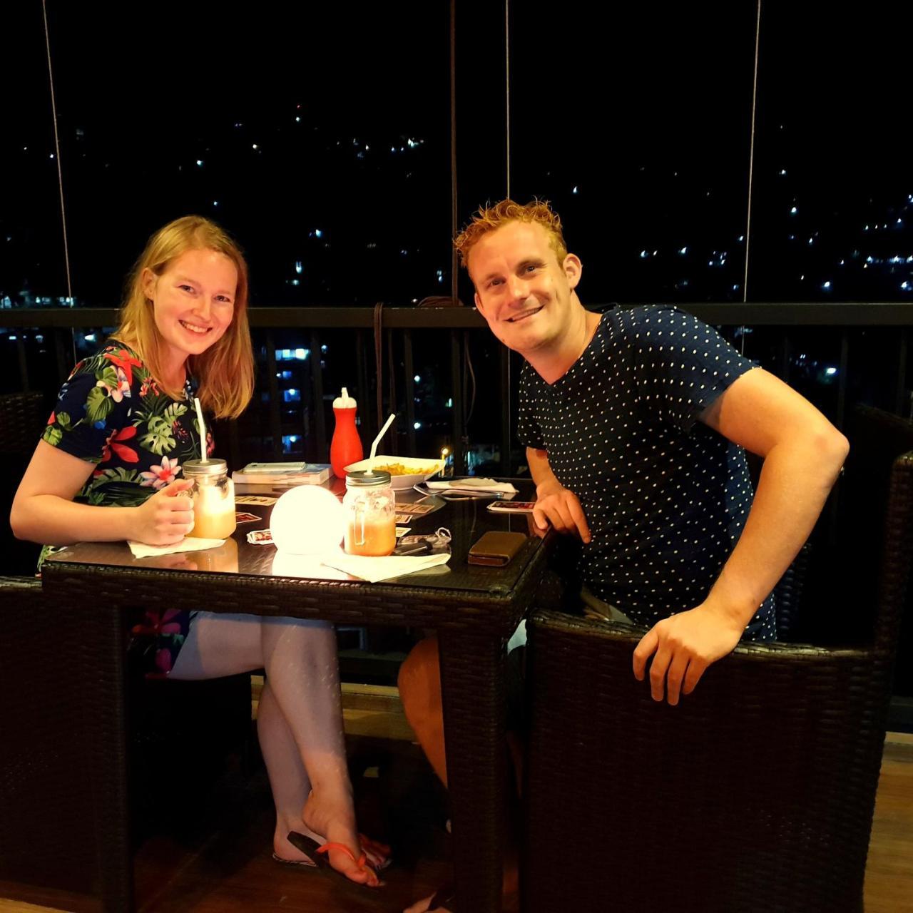 Bunk Planet Hotel แคนดี้ ภายนอก รูปภาพ