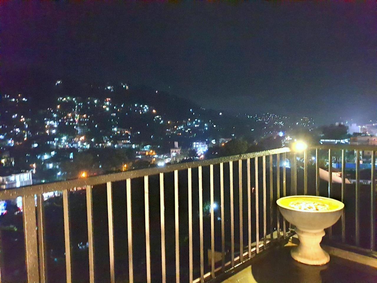 Bunk Planet Hotel แคนดี้ ภายนอก รูปภาพ