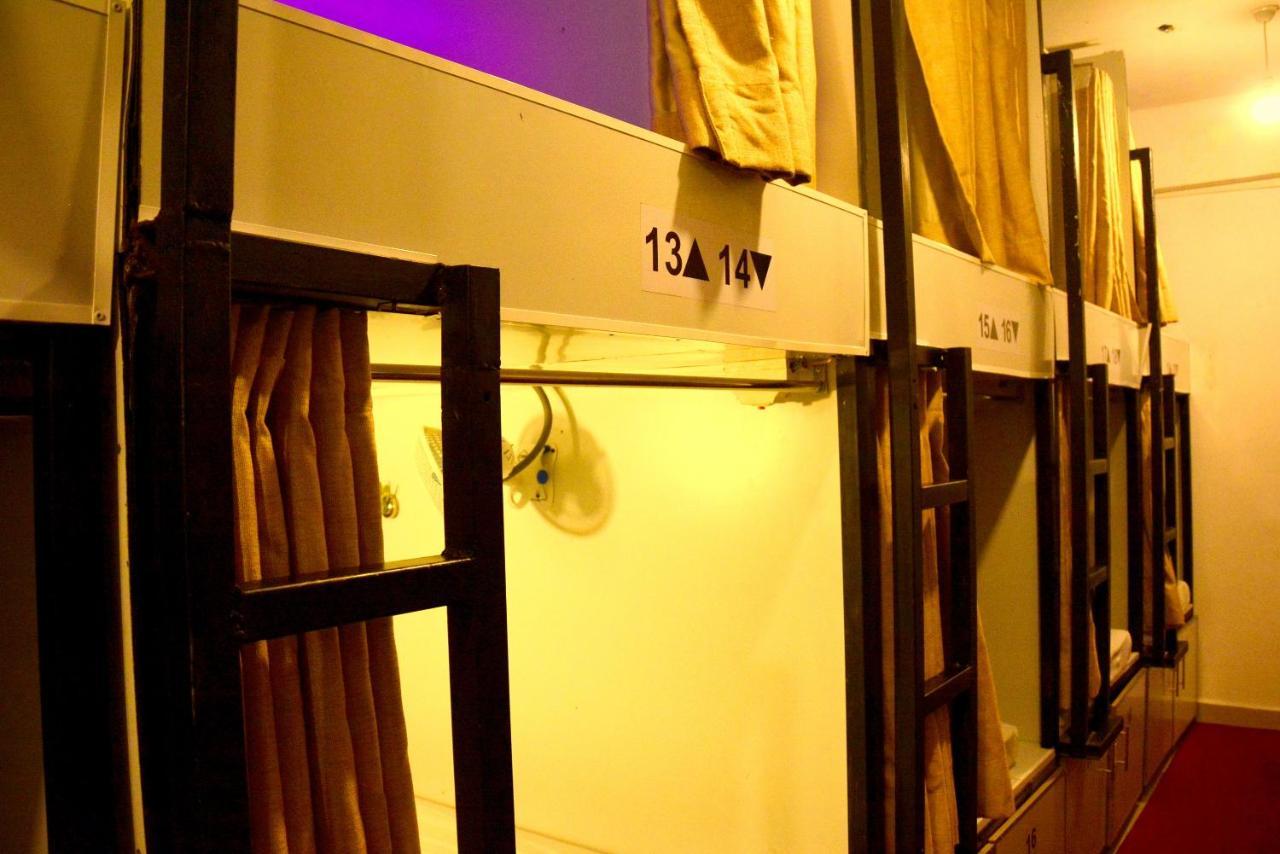 Bunk Planet Hotel แคนดี้ ภายนอก รูปภาพ