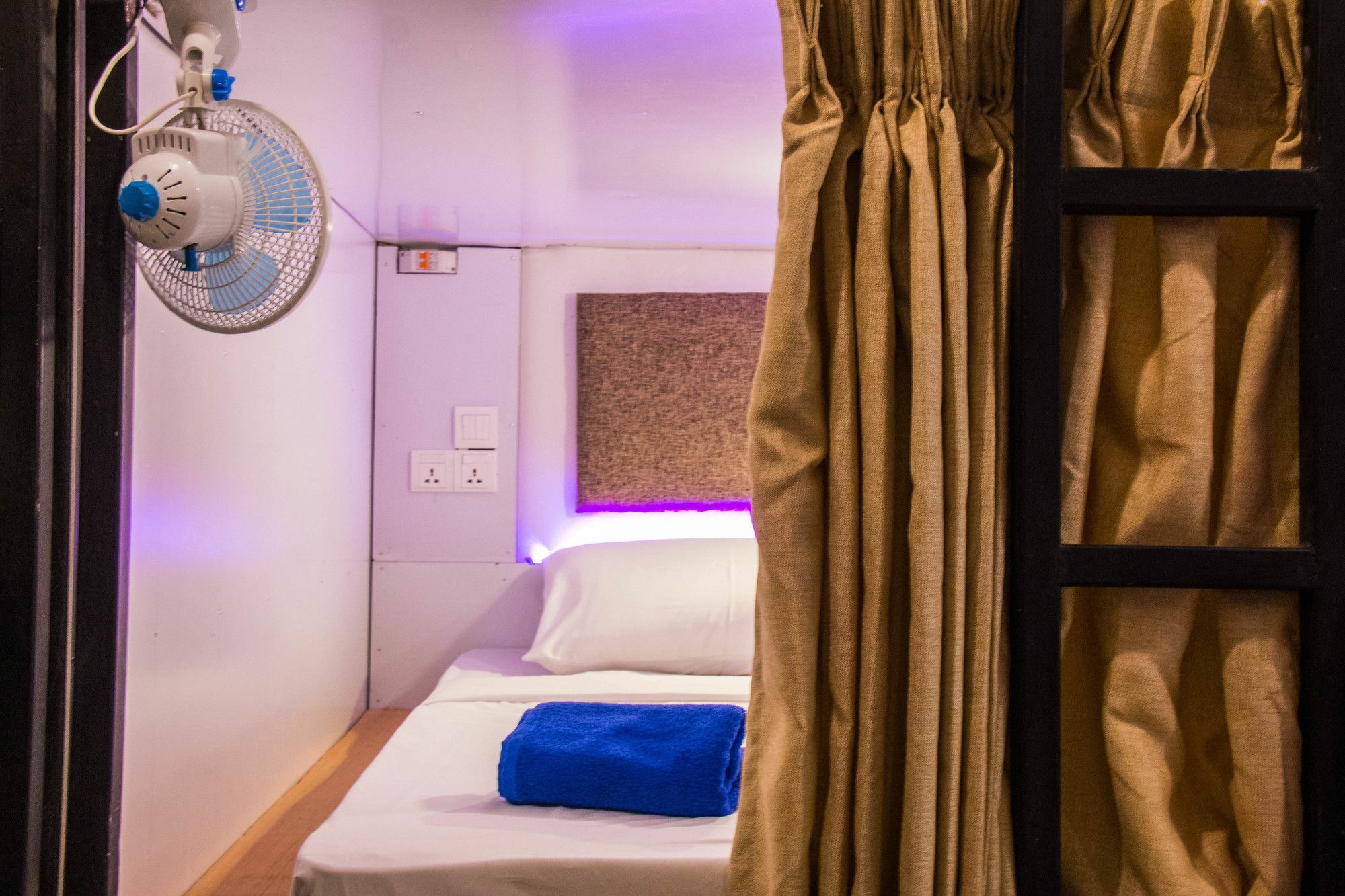 Bunk Planet Hotel แคนดี้ ภายนอก รูปภาพ