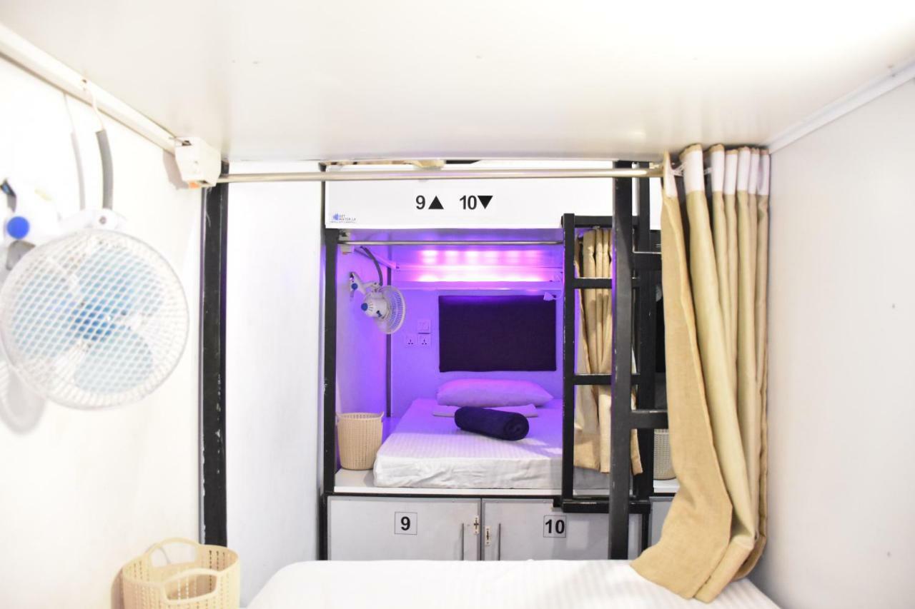 Bunk Planet Hotel แคนดี้ ภายนอก รูปภาพ